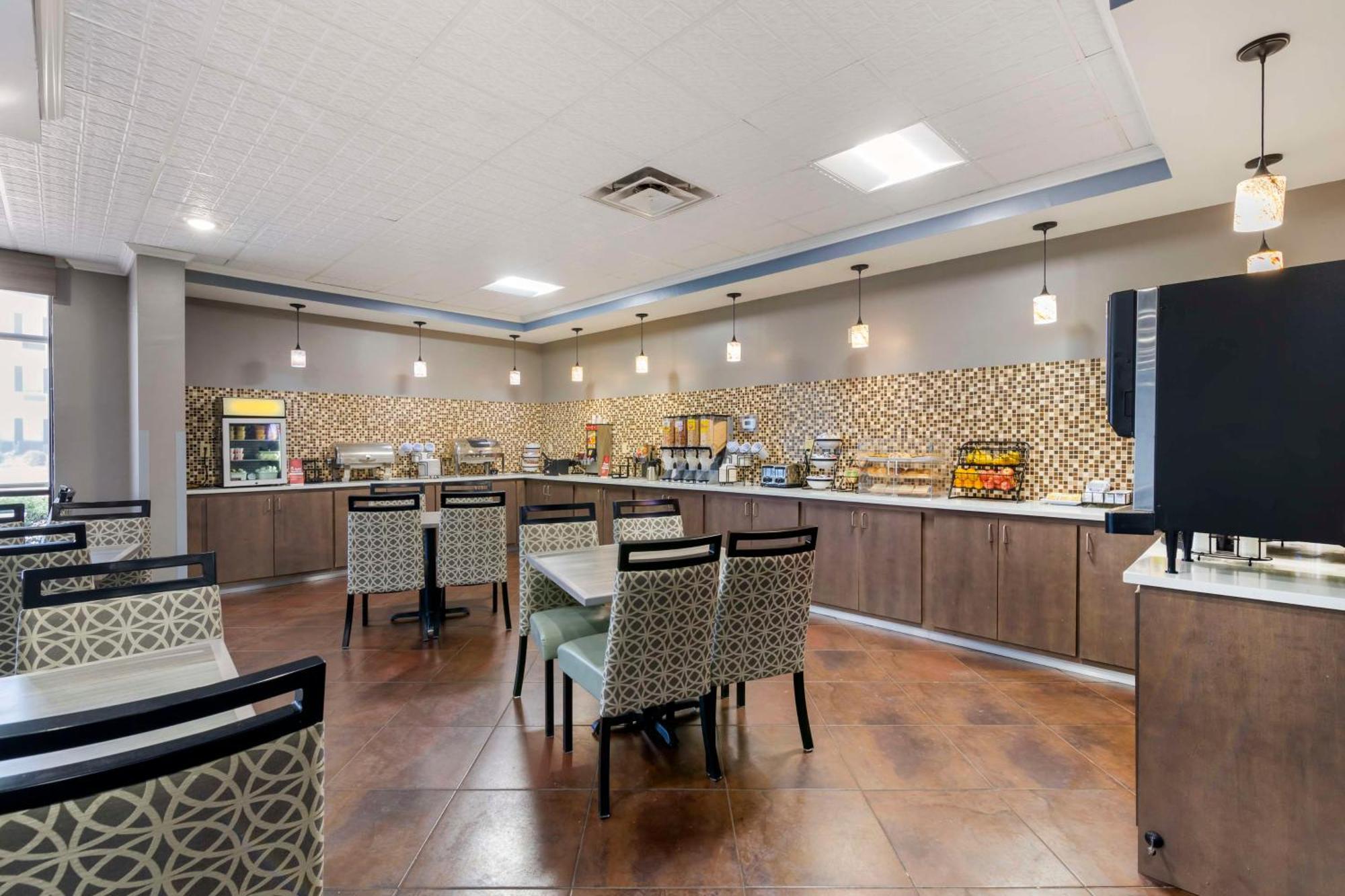 Best Western Savannah Airport Inn & Suites Pooler Esterno foto